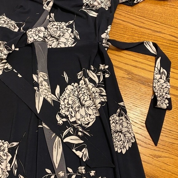 Vince Camuto Navy Floral Stretchy Short Sleeve Wrapped Tea Cocktail Dress - Picture 8 of 14